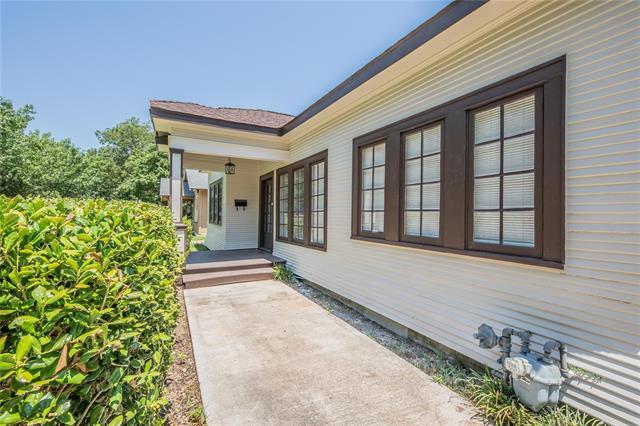 Building Photo - 208 N Rosemont Ave