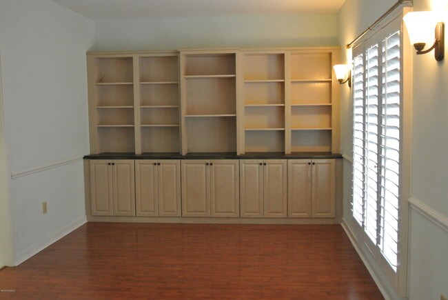 Building Photo - 103 Opal Ct