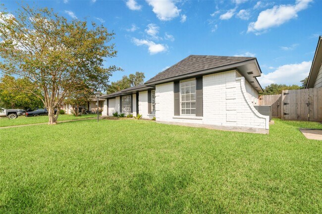 Foto del edificio - 7706 Deadwood Dr