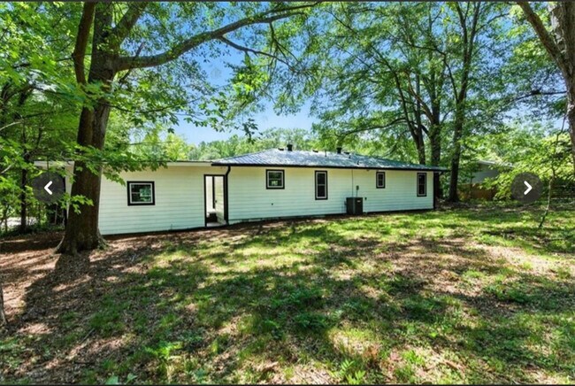 Foto del edificio - 4274 Pineview Dr