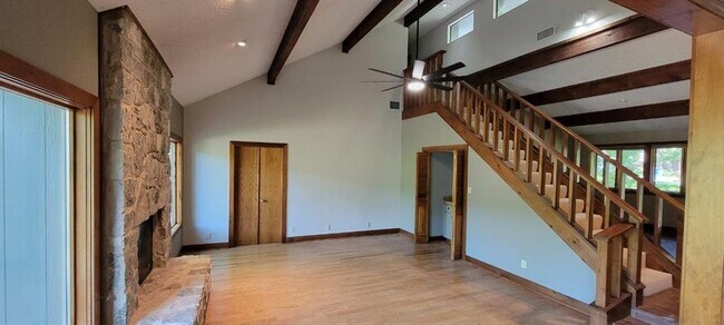Building Photo - 6207 Bend Of The River Dr