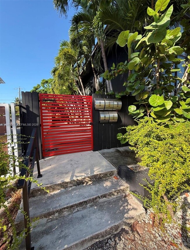 Building Photo - 1040 NE 78th St