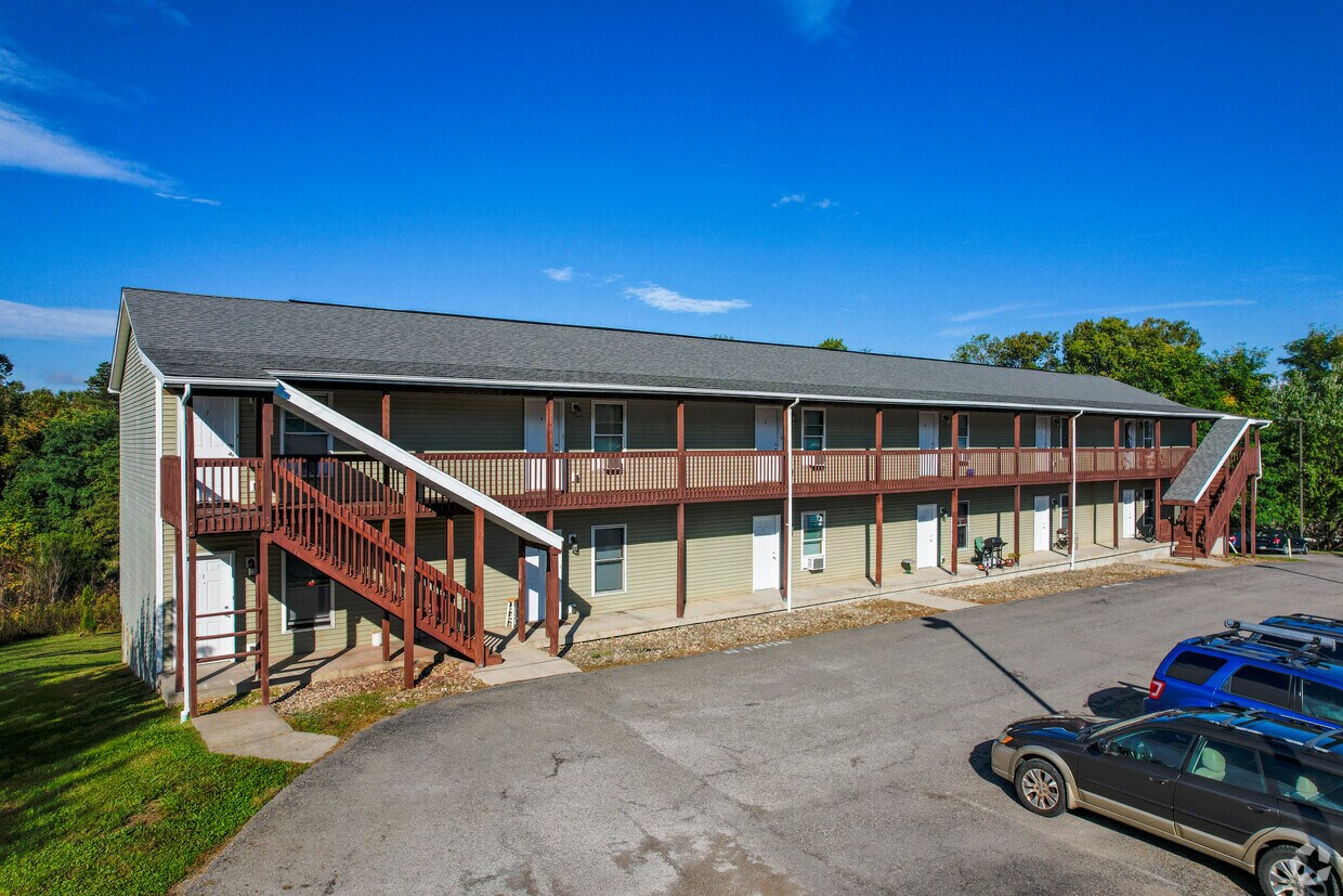 Foto principal - 321 Grove City Rd