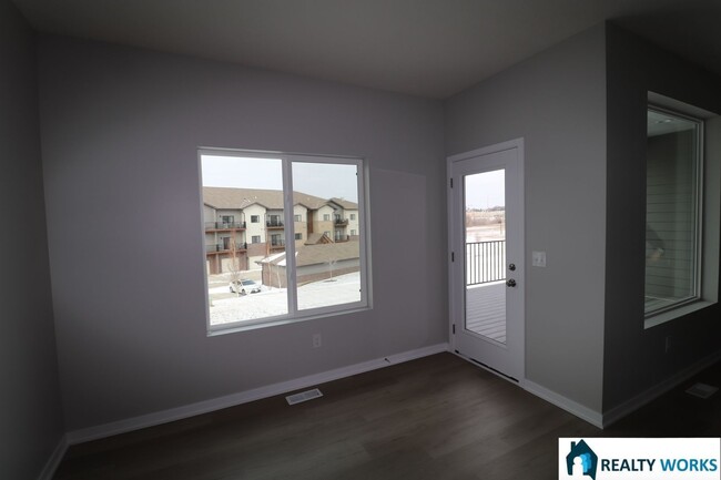 Foto del edificio - Charming 4-Bed 2.5-Bath Townhome