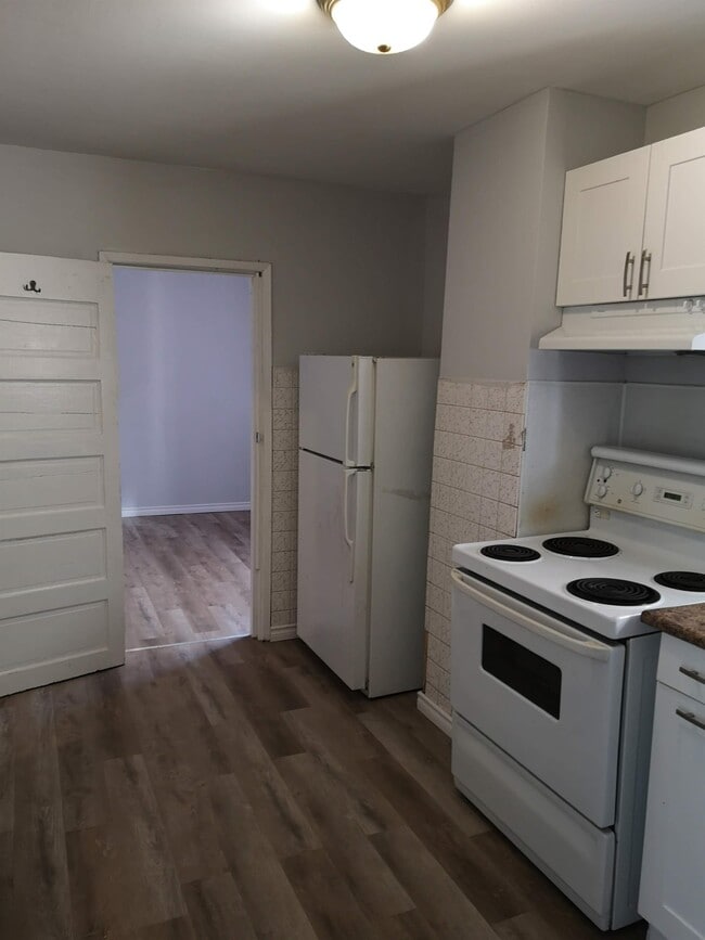 Building Photo - 844 Home St