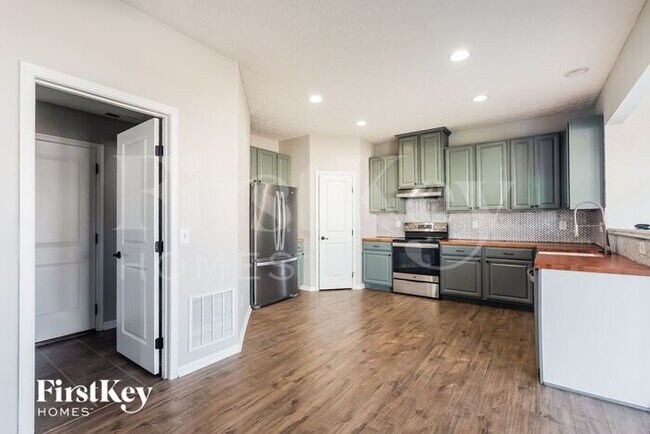 Foto del edificio - 235 Evergreen Ct