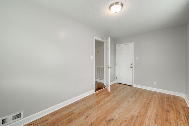 Foto del edificio - 1503 Ely Rd