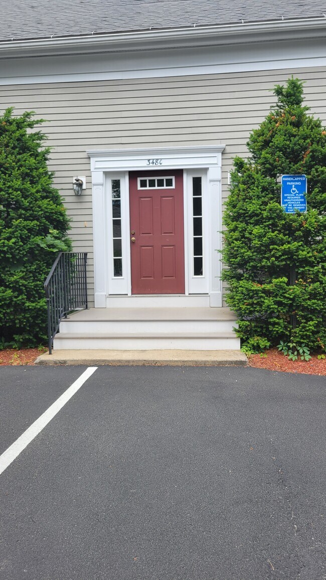 Building Photo - 348 Union St