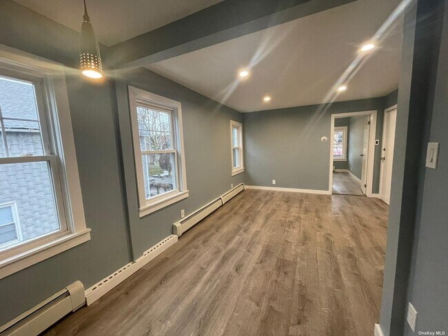 Building Photo - 53-40 72nd Pl