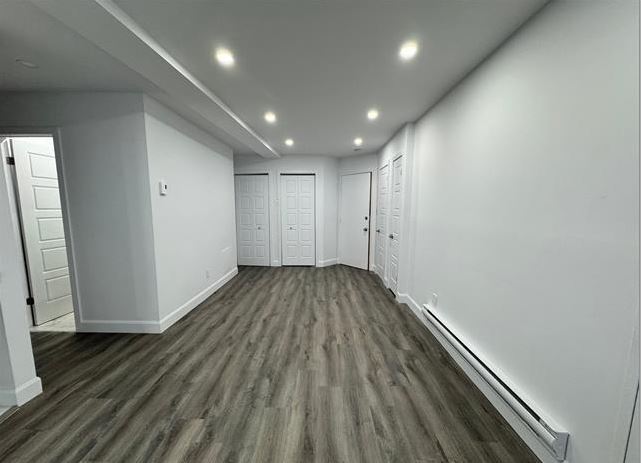 Building Photo - 720 Av. Marin
