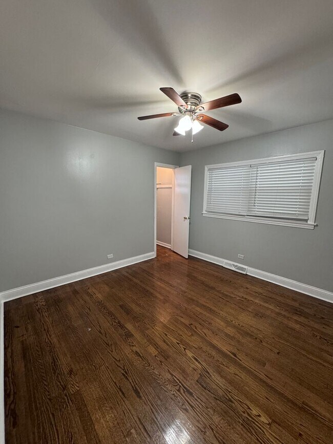 Foto del edificio - Gorgeous recently renovated 4 Bedroom 2 Ba...