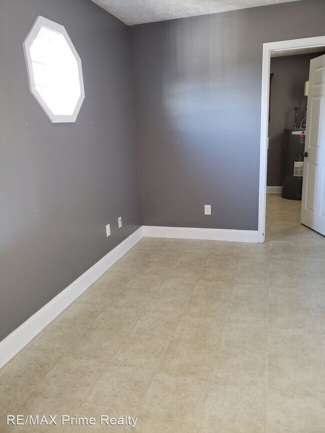 Building Photo - 3 br, 2 bath House - 134 LEE RD 2105