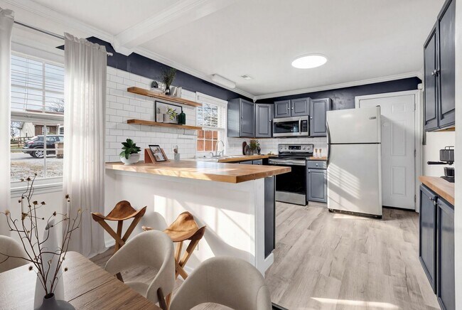 Building Photo - Cute and Cozy 2 bd/1 bath Home in Madison!