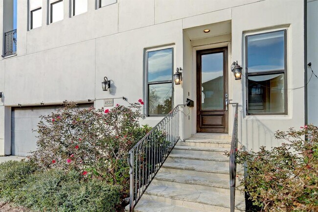 Foto del edificio - 4532 Larch Ln