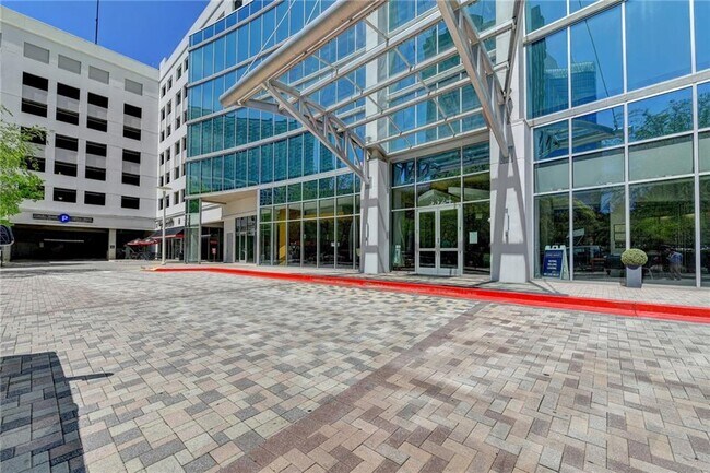 Foto del edificio - 3324 Peachtree St NE