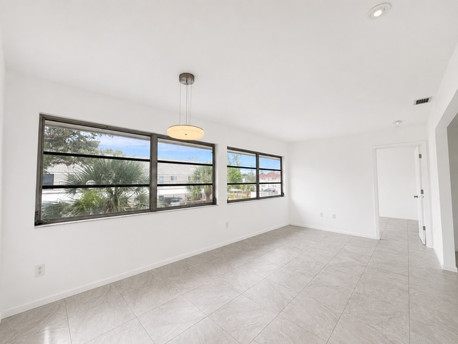 Building Photo - 306 Parkside Dr