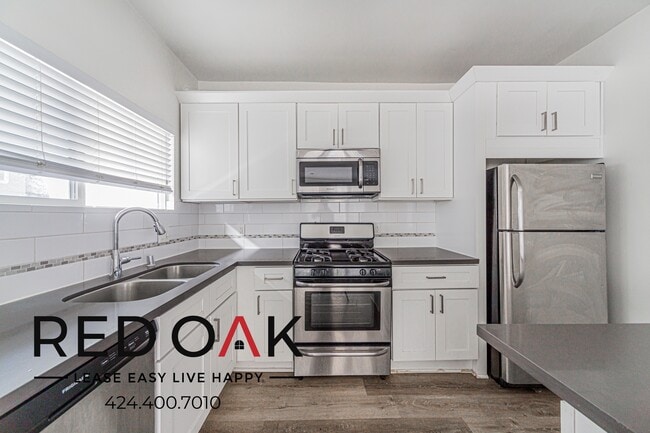Building Photo - 834 N Alta Vista Blvd