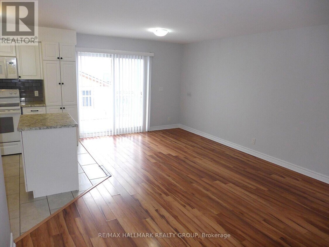 Photo principale - 216-216 Carillon St