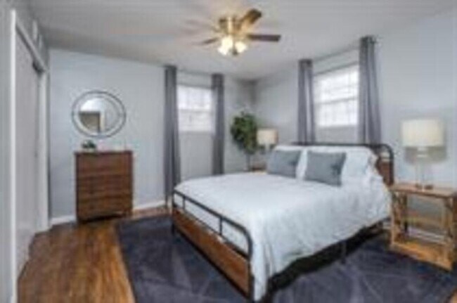 Foto del edificio - 8327 Lowell Ave