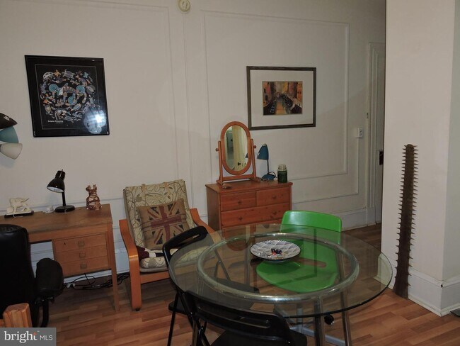 Building Photo - 1324 Locust St