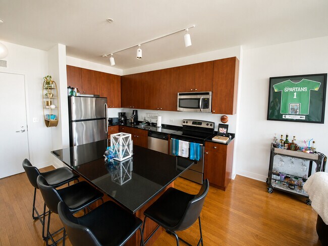 Foto del edificio - 565 W Quincy St