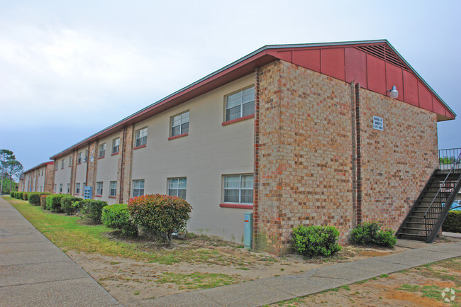 Building Photo - The Moorings Apartments