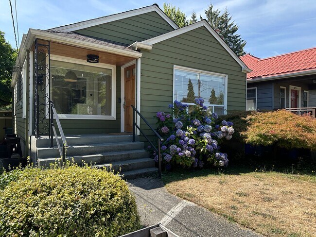 Photo - Great Maple Leaf 3 Bedroom Home - Location...