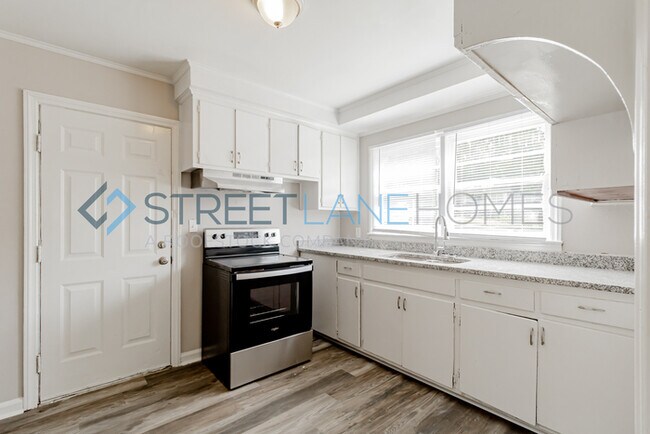 Foto del edificio - NOW OFFERING $250 OFF FIRST FULL MONTH IF ...
