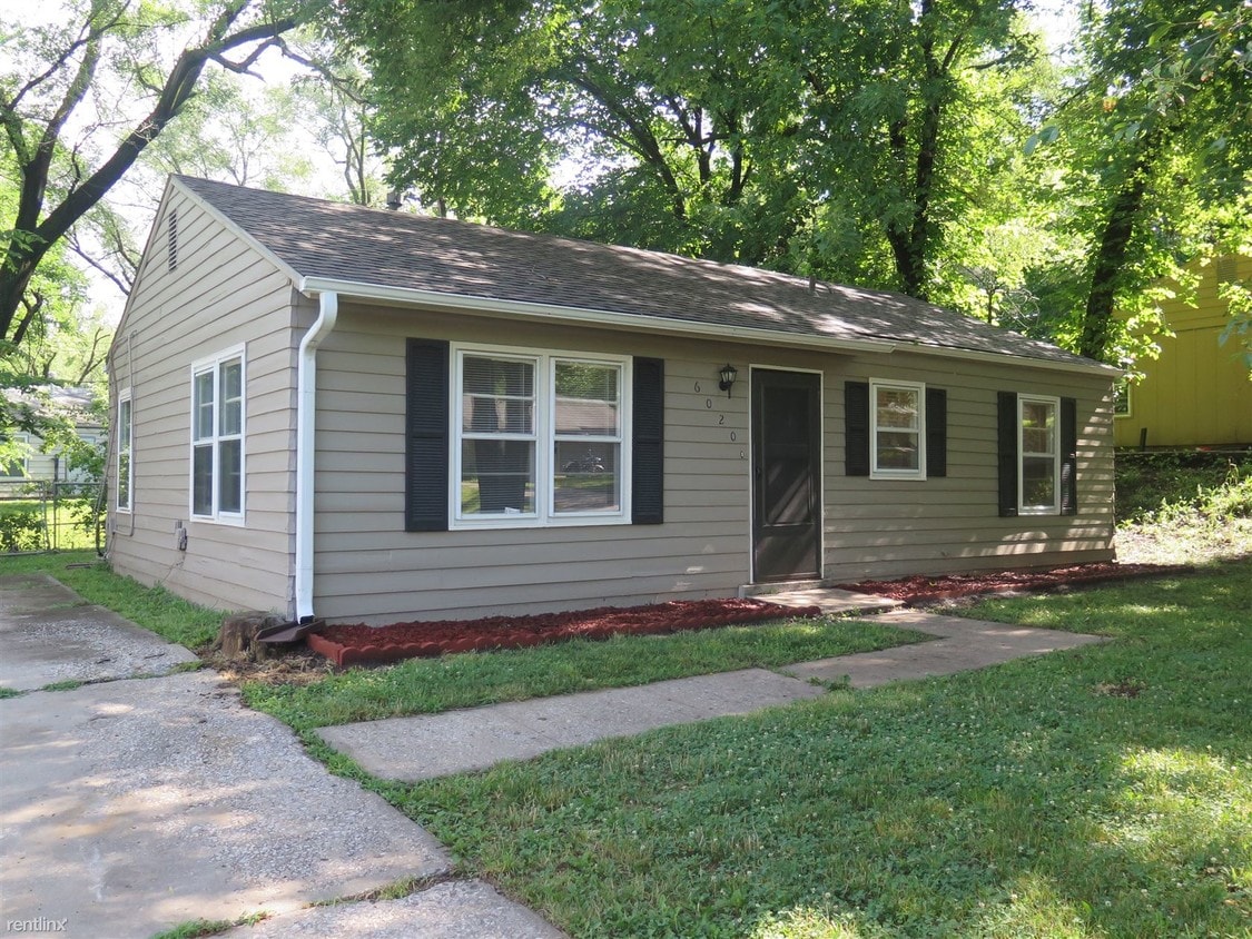 Primary Photo - 6020 Everett Ave