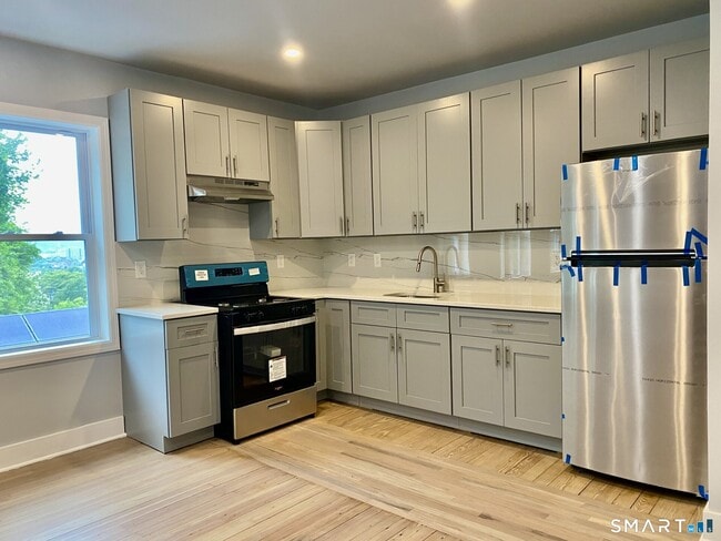 Building Photo - 218 Charles St