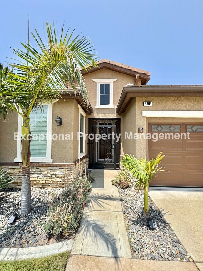 Foto del edificio - Beautiful 3 bedroom 3 bathroom single stor...