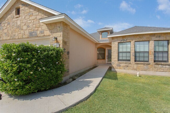 Foto del edificio - Beautiful custom home ready for asap move ...