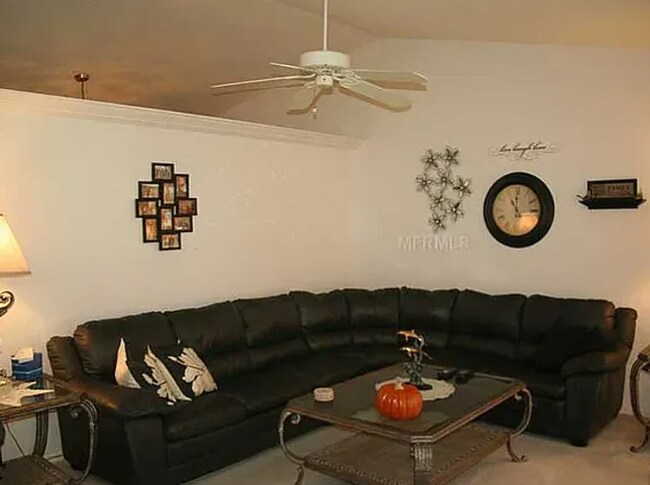 Foto del edificio - 2583 Oberon Rd