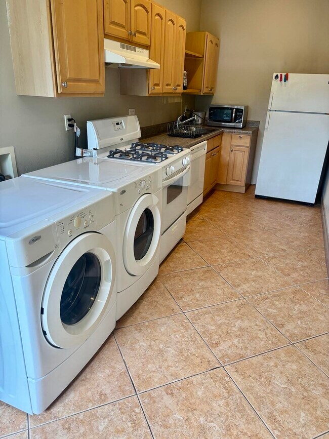 Foto del edificio - 5849 White Oak Ave