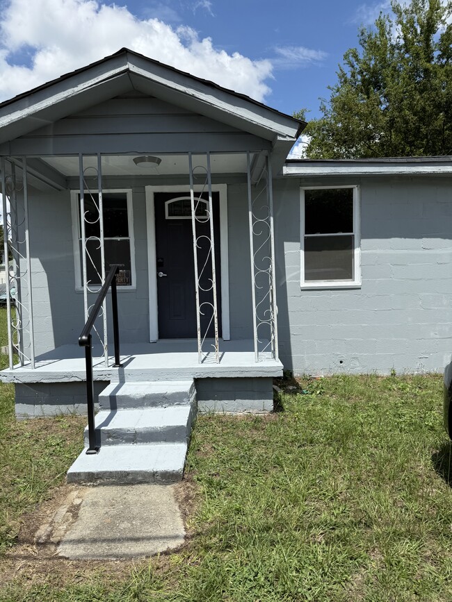 1231 Walcott St