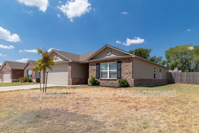 Building Photo - 1301 Travertine Pl