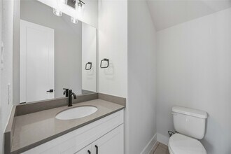 Building Photo - 6124 De Campo St