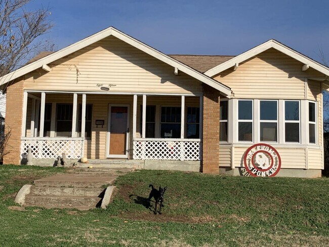 Foto del edificio - 815 Cedar St