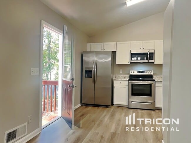 Building Photo - 235 Princeton Way