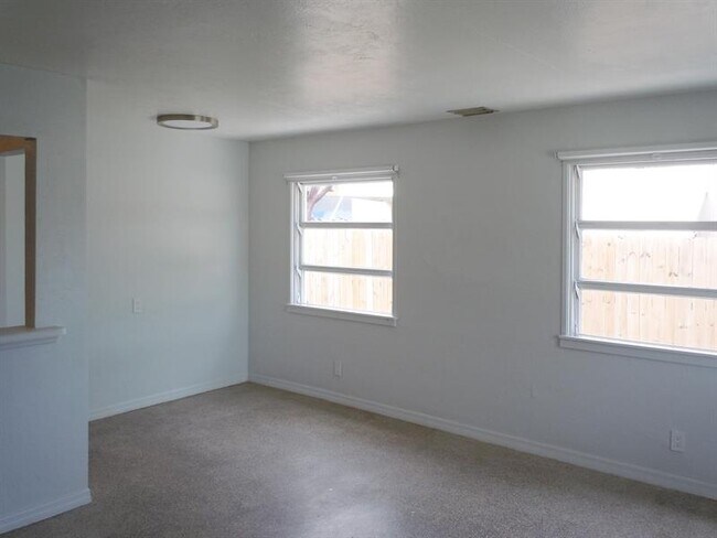 Building Photo - 2124 Taylor St