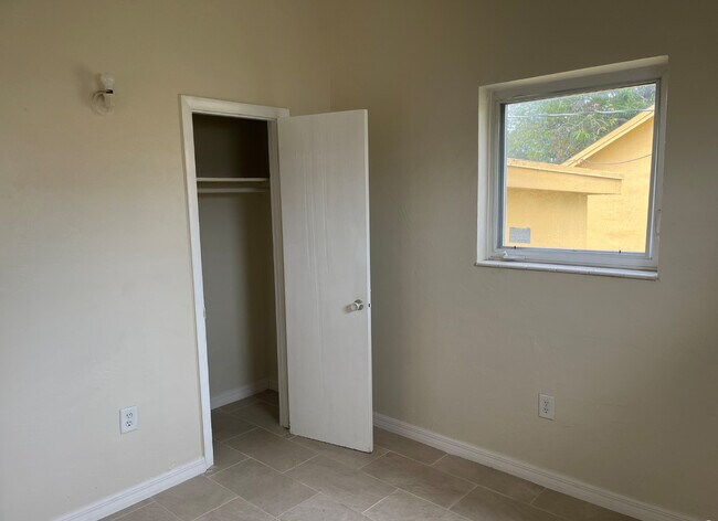 Foto del edificio - 2721 NW 28th St