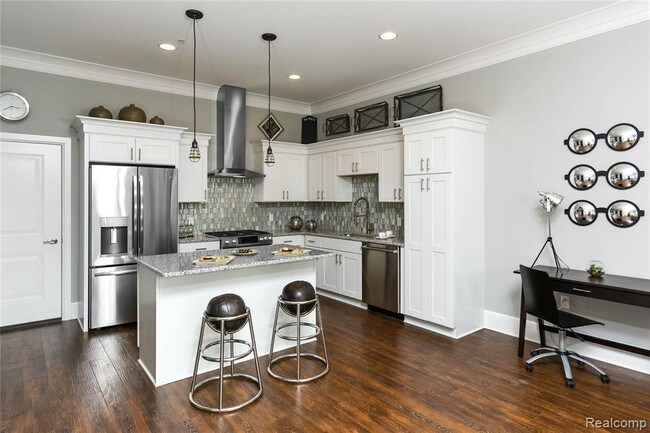 Building Photo - 431 S Eton St