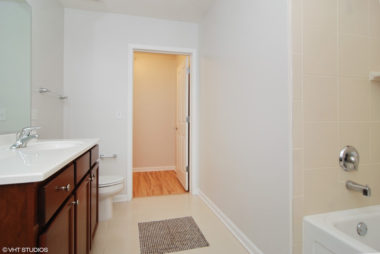 Primary Photo - ReVerb Century Station Apt! (3200 S Oak Park)