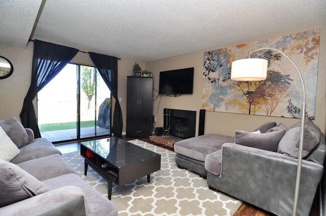Building Photo - 3121 S Tamarac Dr