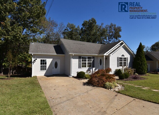 Foto del edificio - Great 3 bdrm 2ba home w/ large bonus room! Lawncare and landscaping included!