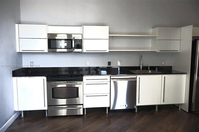 Foto del edificio - 690 SW 1st Ct