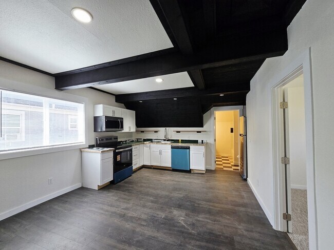 Building Photo - 1108 S Sheridan Ave