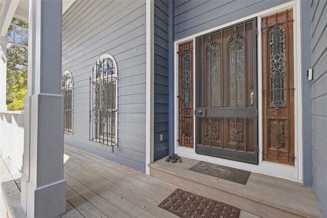 Building Photo - 5812 Bayshore Blvd