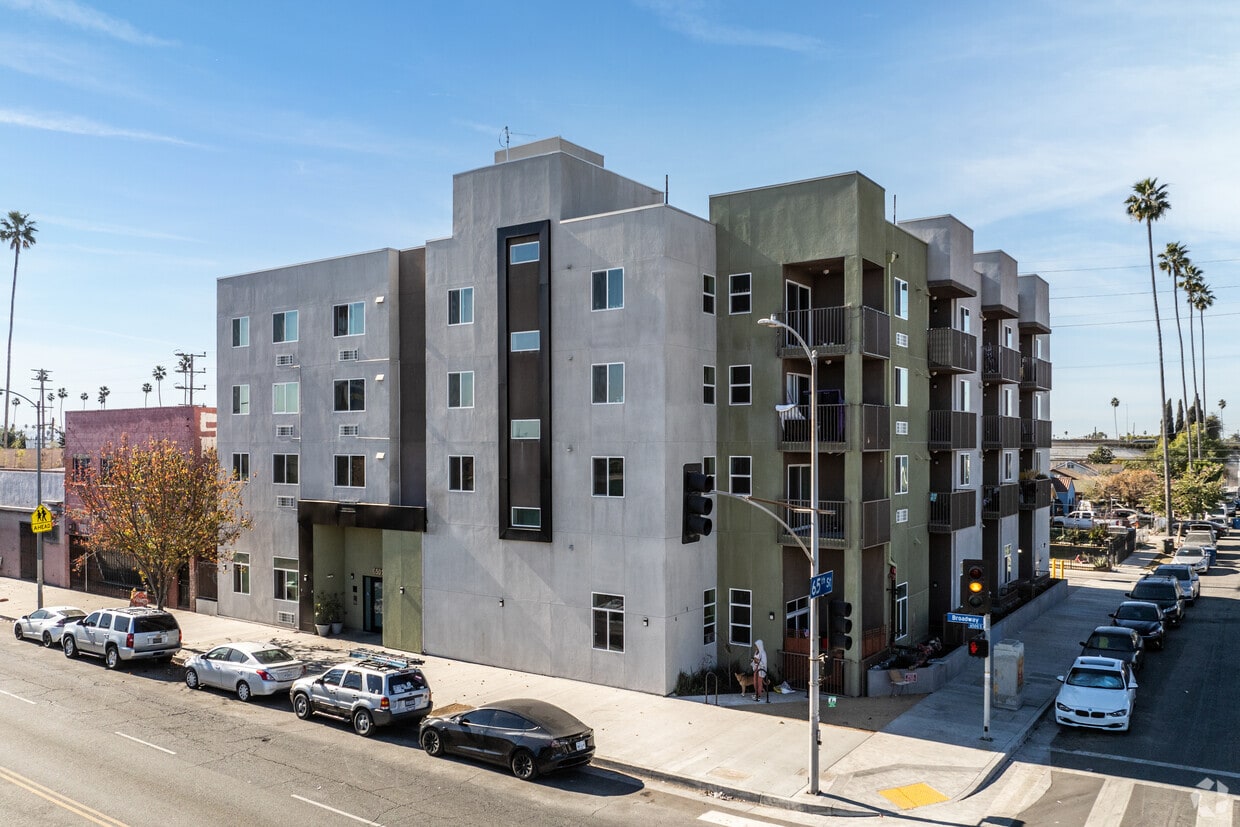 Building Exterior - 6501-6505 S Broadway