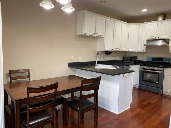 Foto del edificio - 5030 Archer Ln N